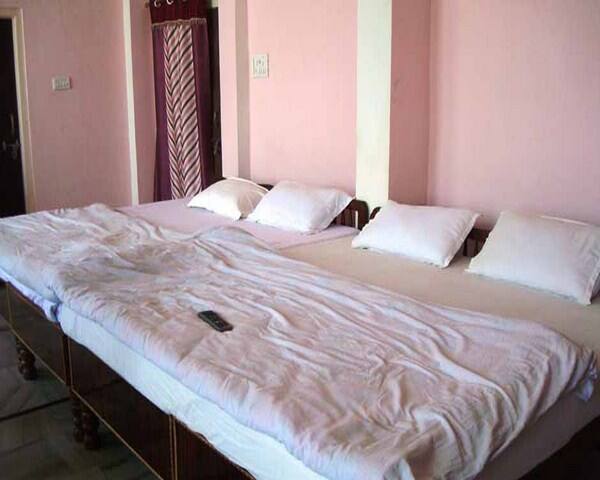 Sun N Star Hotel 7 Restaurant, Bharatpur 4